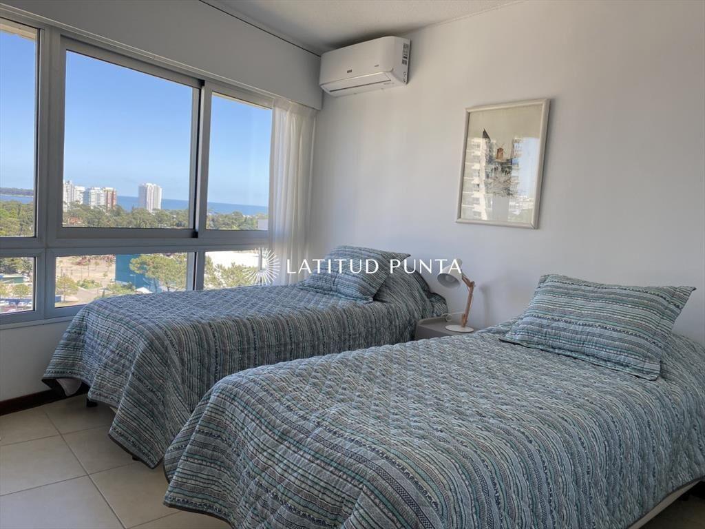 Apartamento en Roosevelt, 3 dormitorios más