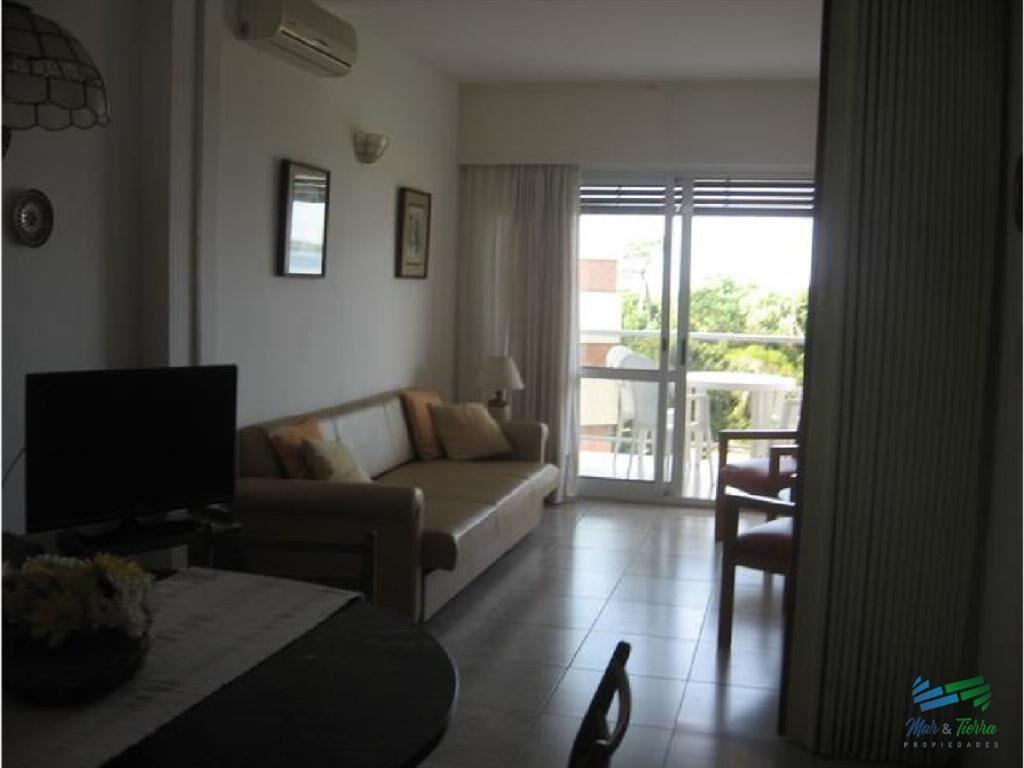 Apartamento en alquiler en Punta del Este, frente
