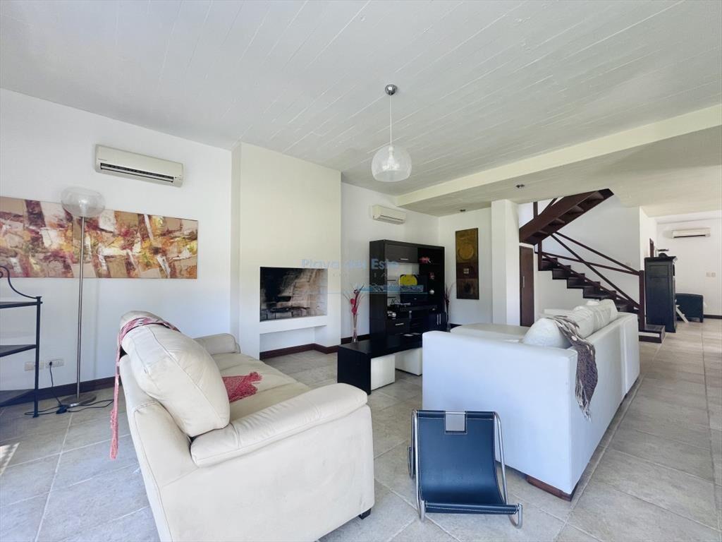 Muy Buena Casa de 5 Dormitorios y Piscina en del