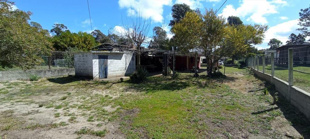 Casa en Jaureguiberry, jardín y fondo arbolado con parrille