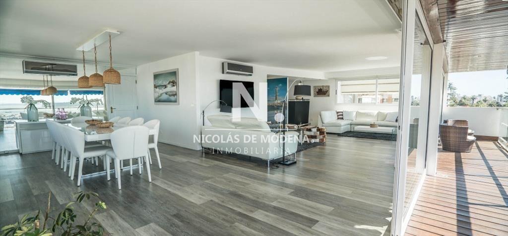 Departamento en venta de 6 dormitorios frente al