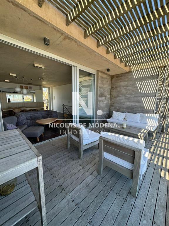 DUPLEX DE TRES PLANTAS CON VISTA AL MAR EN MONTOYA