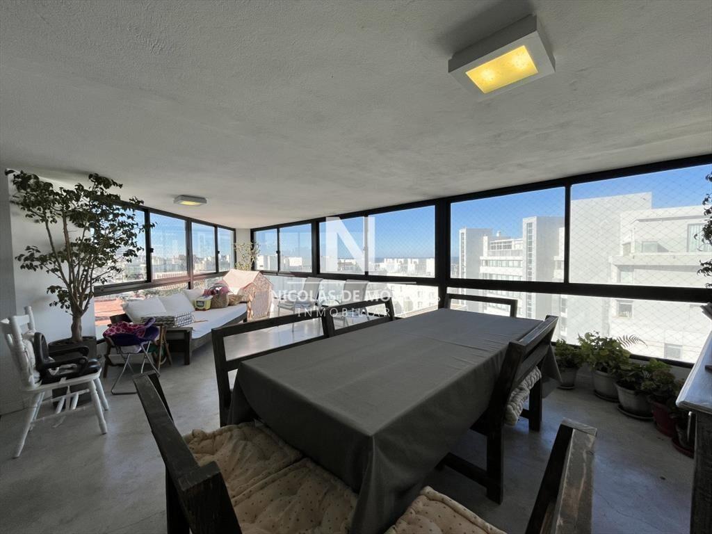 Vende apartamento con vista al mar de 4 en Punta