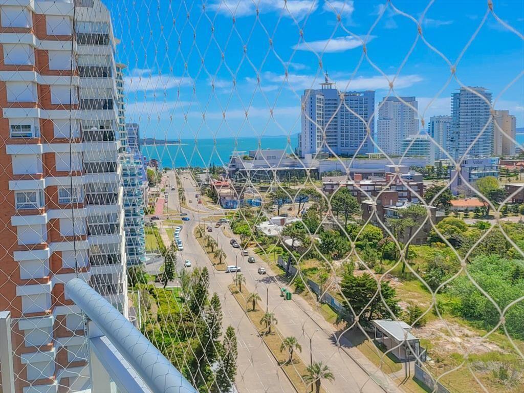 Apartamento de 3 dormitorios en venta Punta del