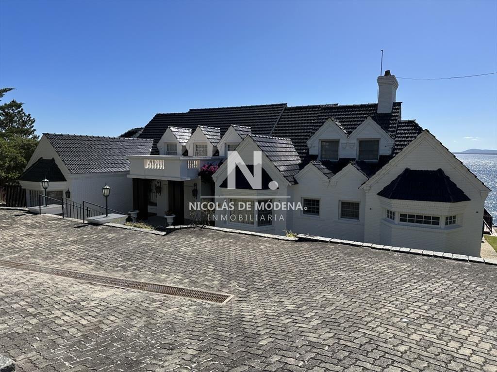 Vende casa en Punta Ballena de 4 dormitorios en
