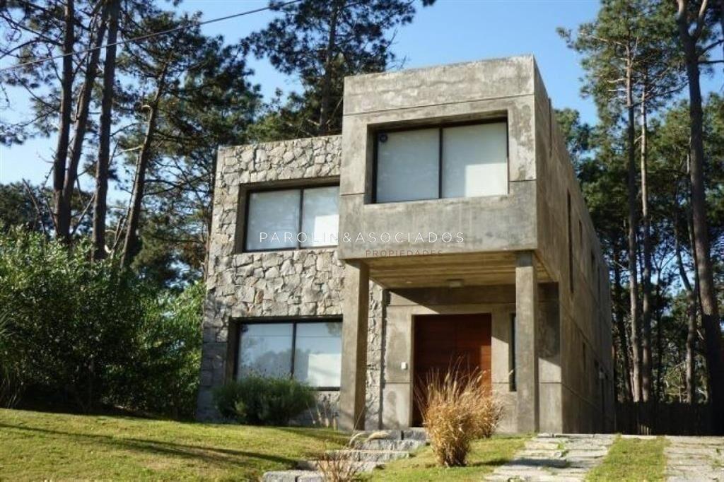 Casa en venta de 3 dormitorio en Montoya, Punta del Este.