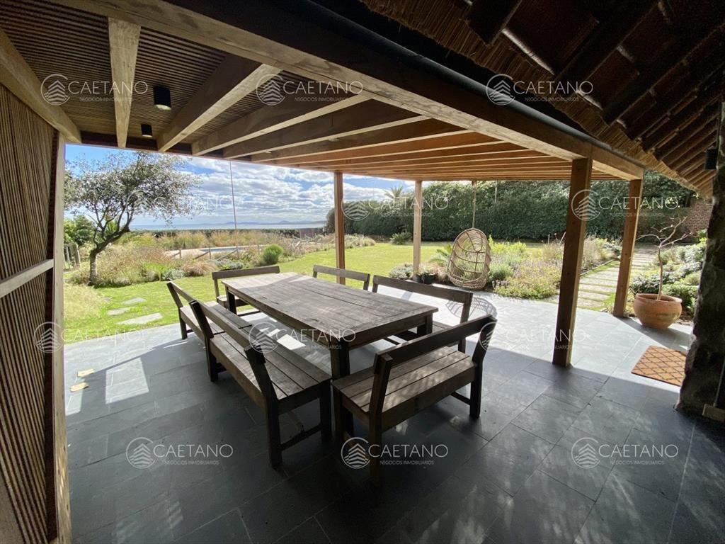 Excepcional casa enfrente al mar en PenÃ­nsula