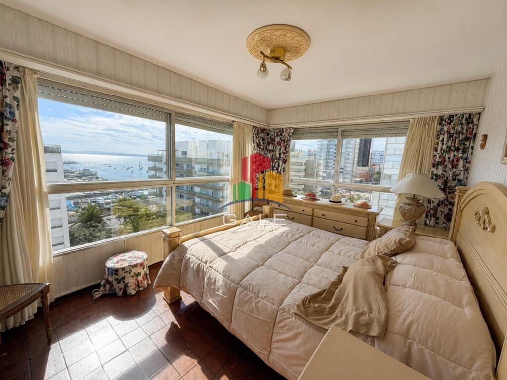 Vende Apartamento en Península - Punta del Este de 3 dormi