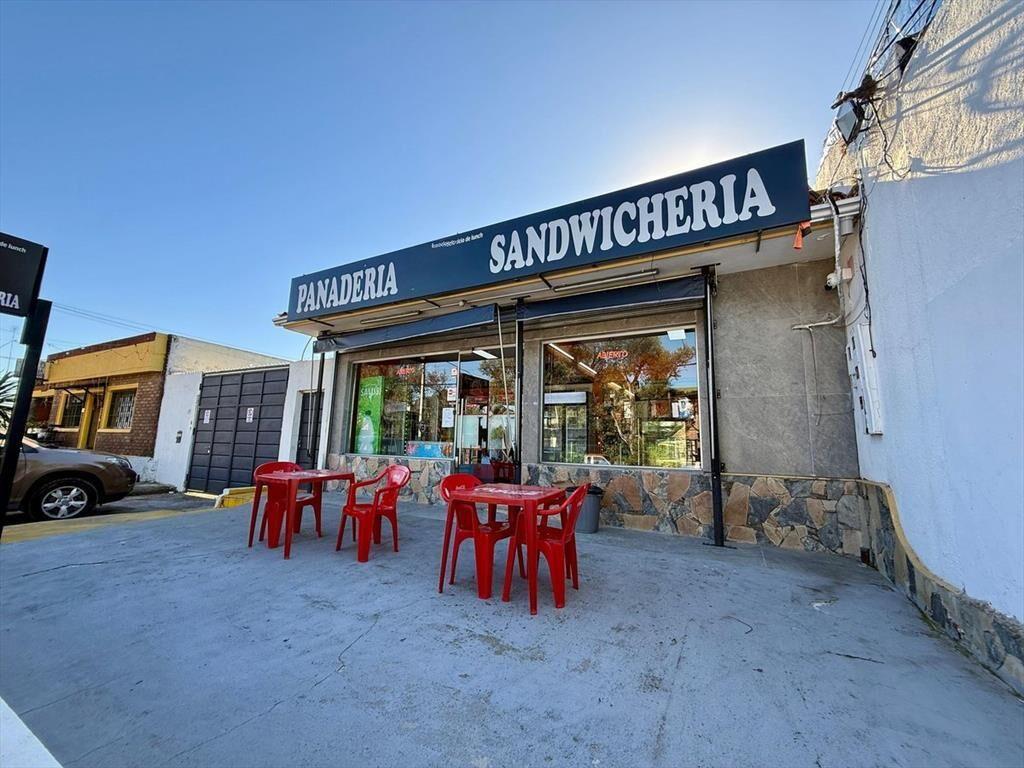 VENTA LOCAL COMERCIAL CON RENTA POR 5AÑ0S PEÑAROL