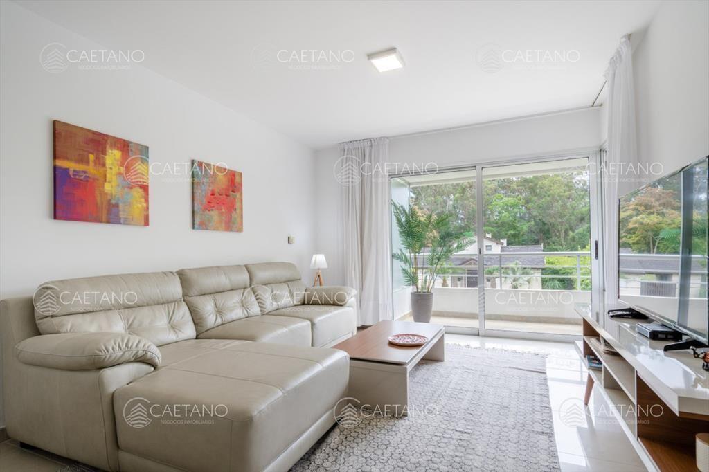 Muy buen apartamento de Tres dormitorios y Azotea con Parri