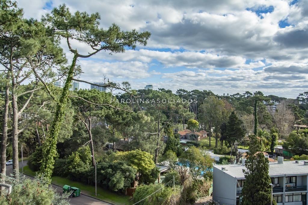 Venta Apartamento de 3 dormitorios en zona Punta