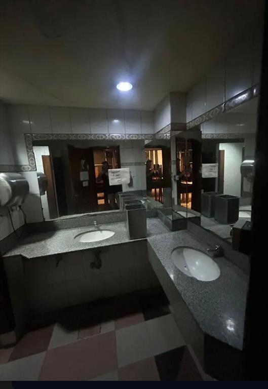 VENTA AMPLIO LOCAL COMERCIAL PASO MOLINO