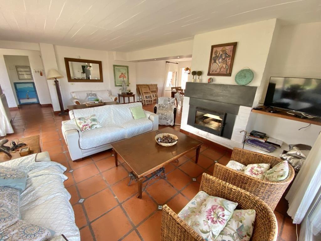 CASA EN VENTA 6 DORMITORIOS 6 BAÃ?OS 5 EN SUITE EN SOLANAS