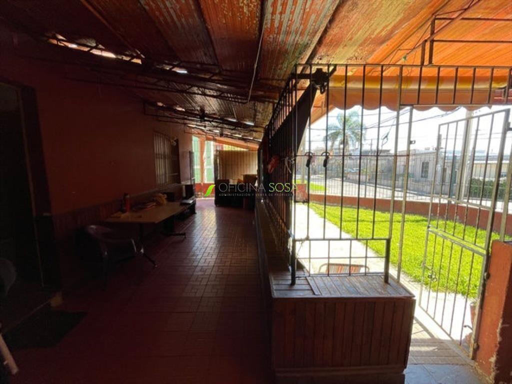 CASA ESQUINA CON GARAJE