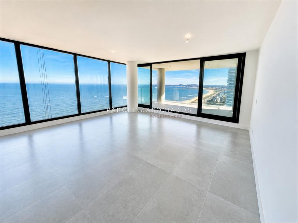 Apartamento de 4 dormitorios frente al mar en del