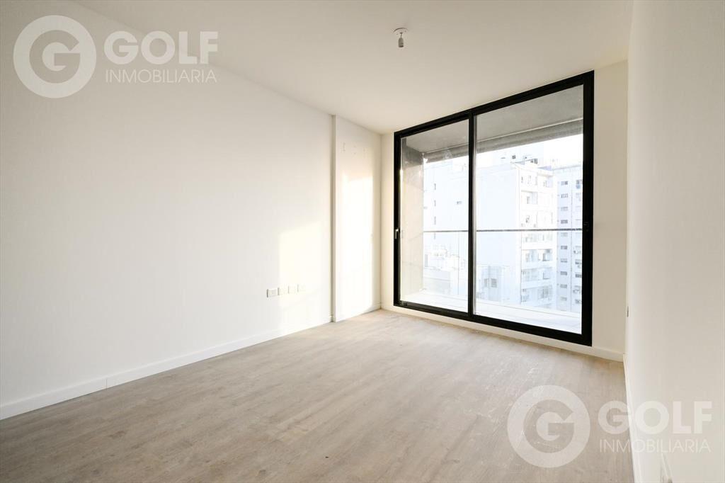 Venta de apartamento de dos dormitorios con terraza y coche