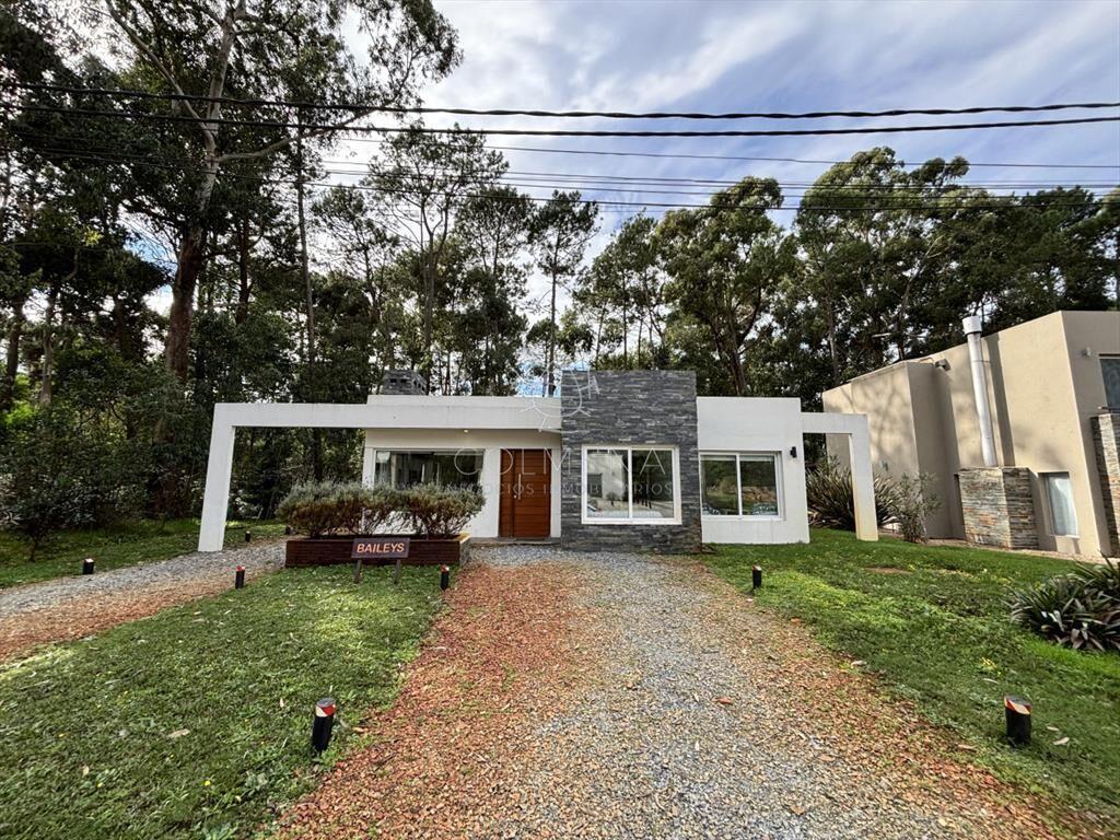 Casa en Solanas Village, dentro del Complejo P.