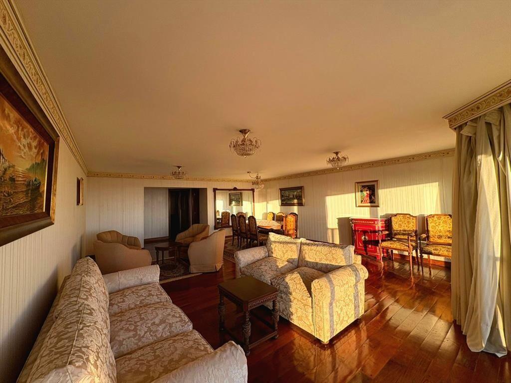 Venta de hermosa semi planta frente al Golf...