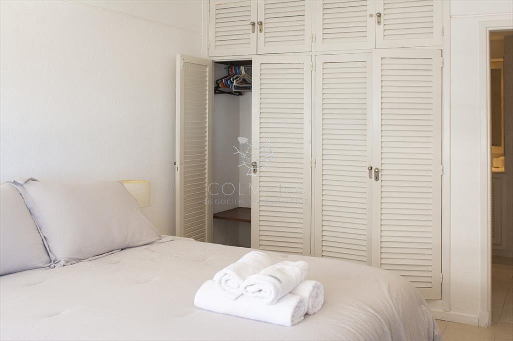 Apartamento de 2 dormitorios con vista al mar en venta en P