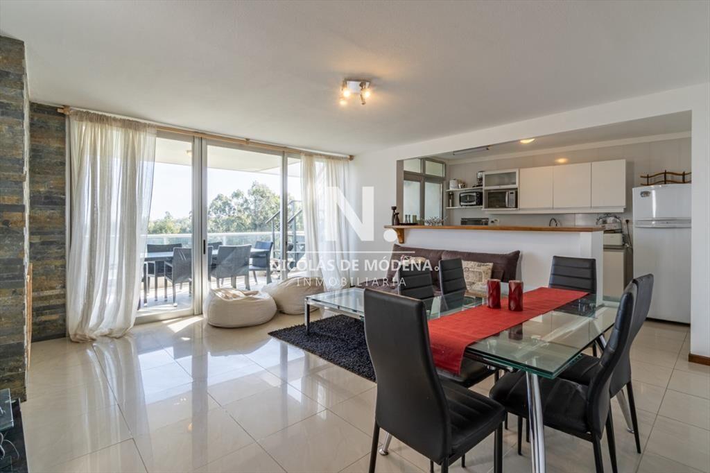 Vende apartamento a metros del mar, de 2 en Punta