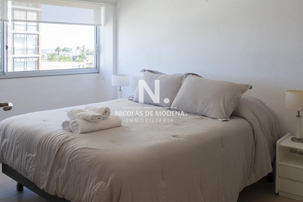 Apartamento de 2 dormitorios con vista al mar en venta en P