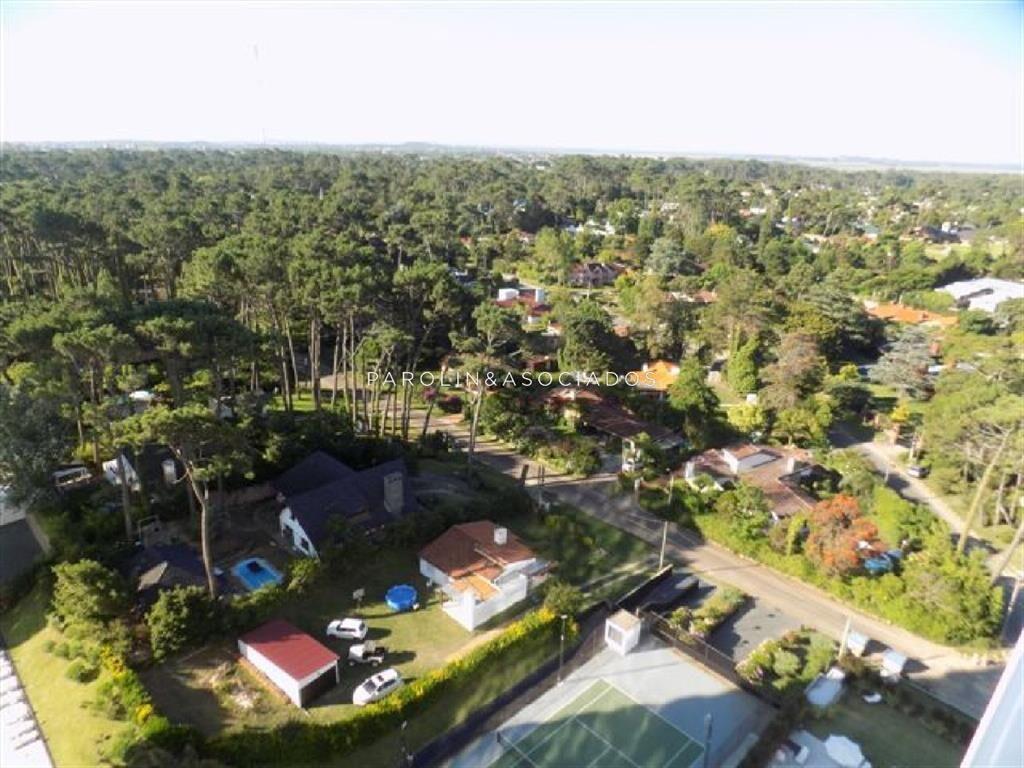 Apartamento en venta en edificio Bellagio, Punta Este.
