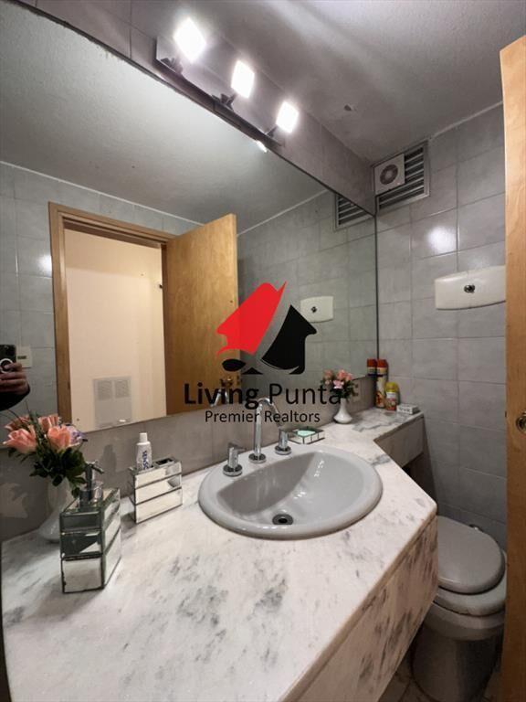 Vende apartamento de 3 dormitorios en Playa Punta