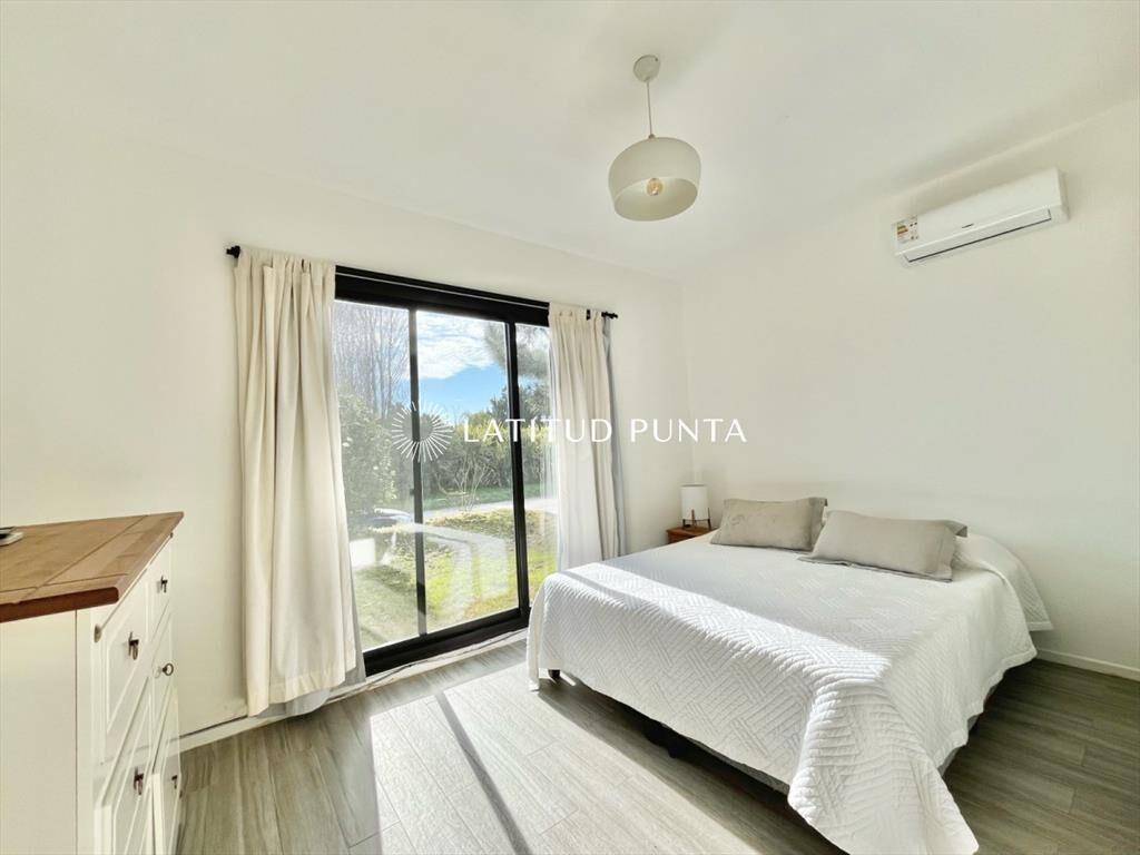 Casa 3 dormitorios con piscina. Barrio Privado