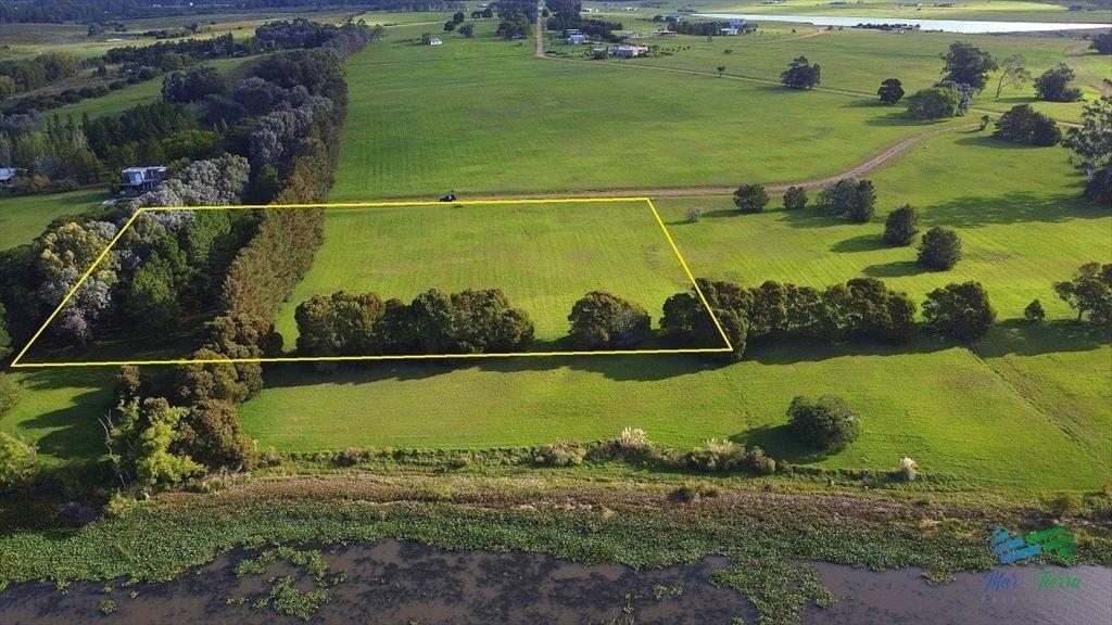 Terreno de mas de 5000 m2 con costa de laguna en