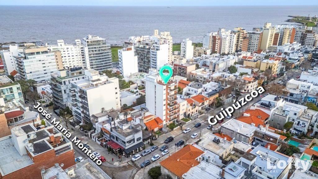 Apartamento en venta de 3 Dormitorios con Garaje y Terra...