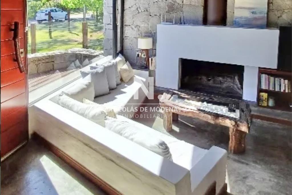 Casa en venta de cuatro dormitorios, parrilla y piscina en
