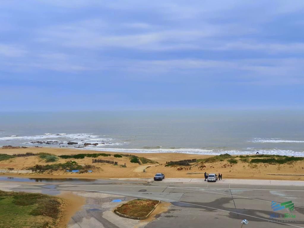 En venta apartamento 3 dormitorios, vista al mar, primera l