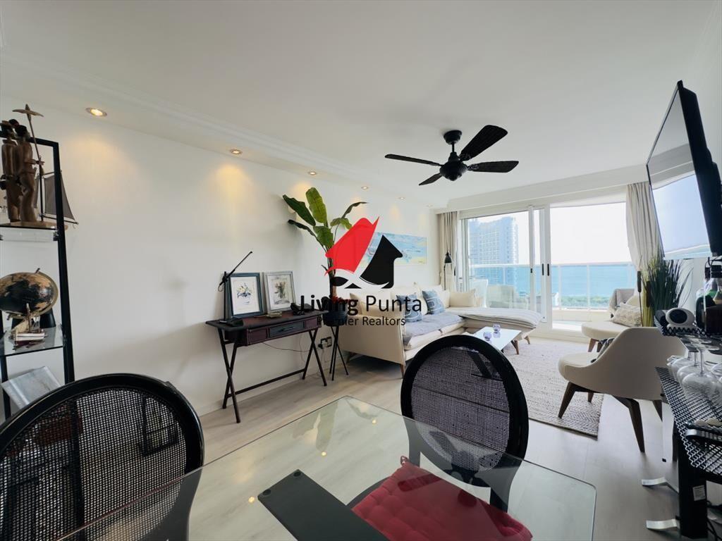 Venta de apartamento de 2 dormitorios Playa mansa con parri