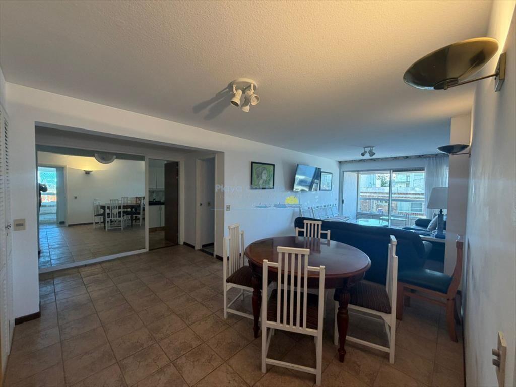 Apartamento de 3 dormitorios en alquiler anual e