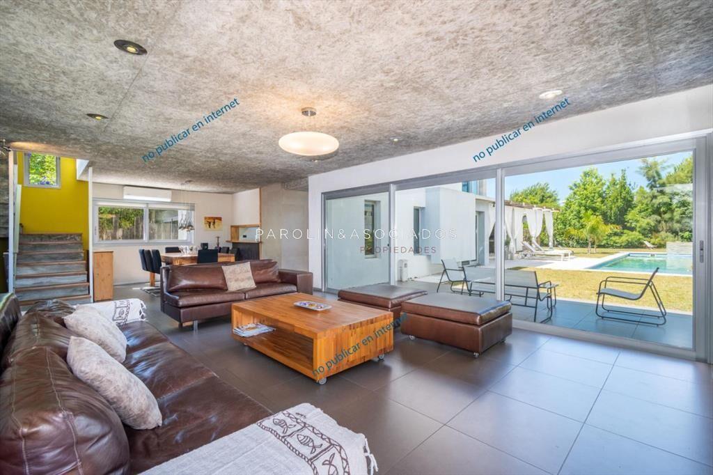 Venta de casa de 4 dormitorios en barrio Punta