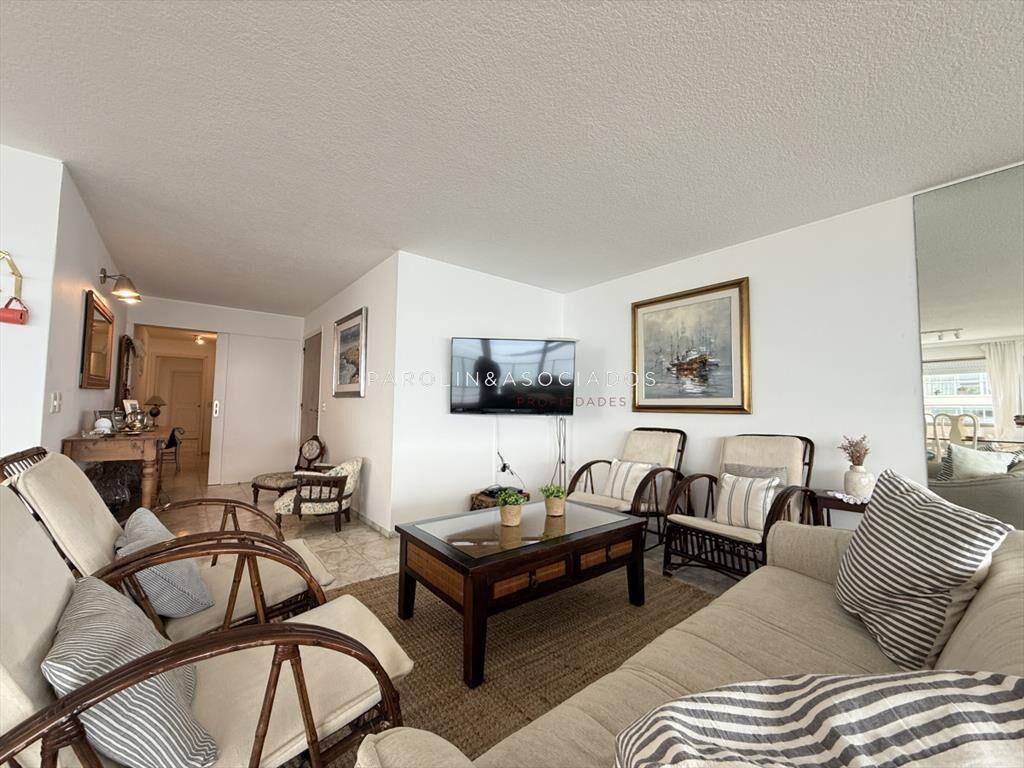 Apartamento en playa mansa frente al mar