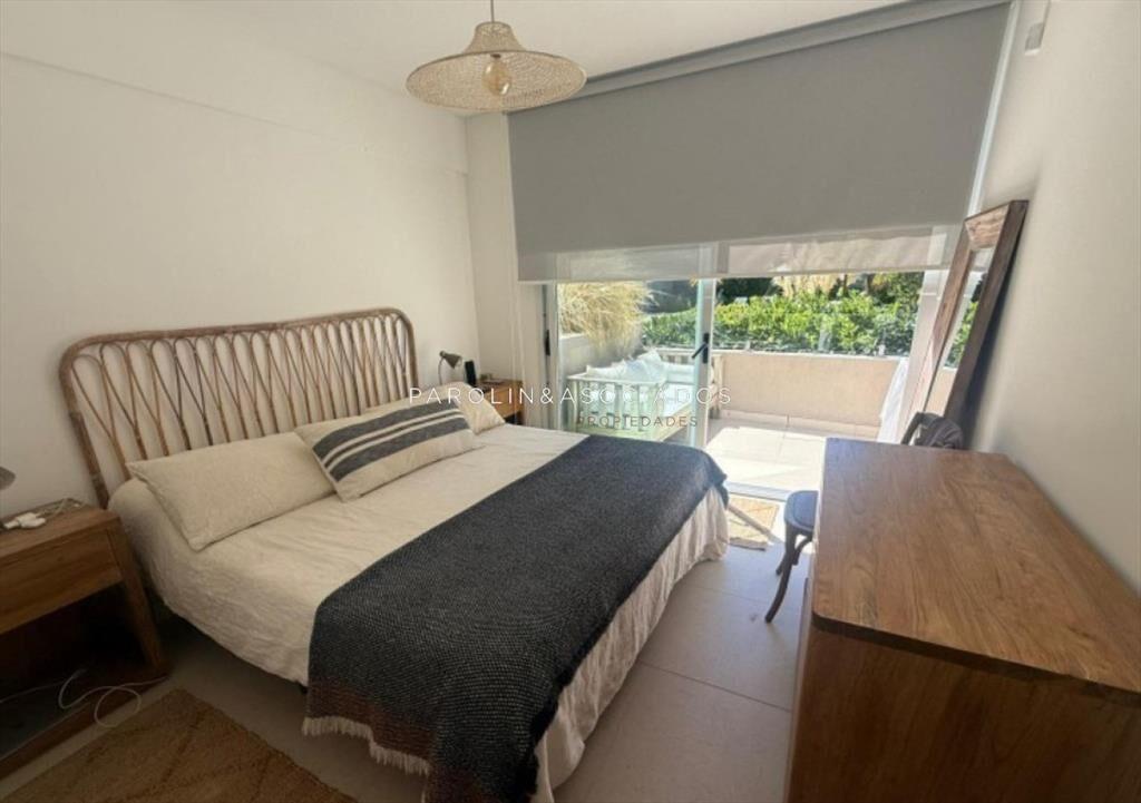 Departamento  en Venta de 3 Dormitorios de la al