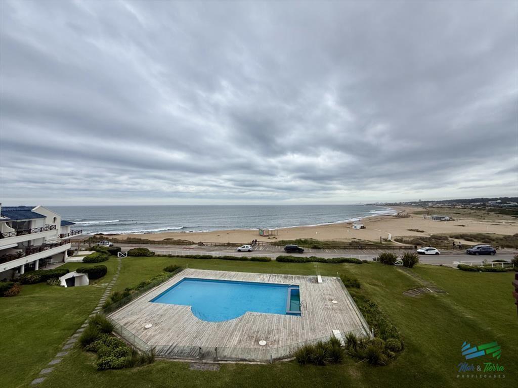 En venta apartamento 3 dormitorios en frente al