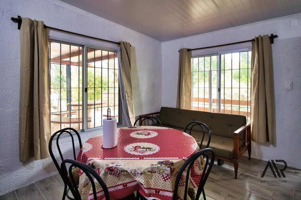 Casa en alquiler c/ cochera en Santa Ana