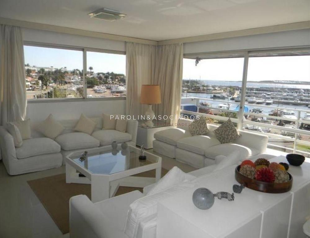 Apartamento en venta de 4 dormitorios en Punta