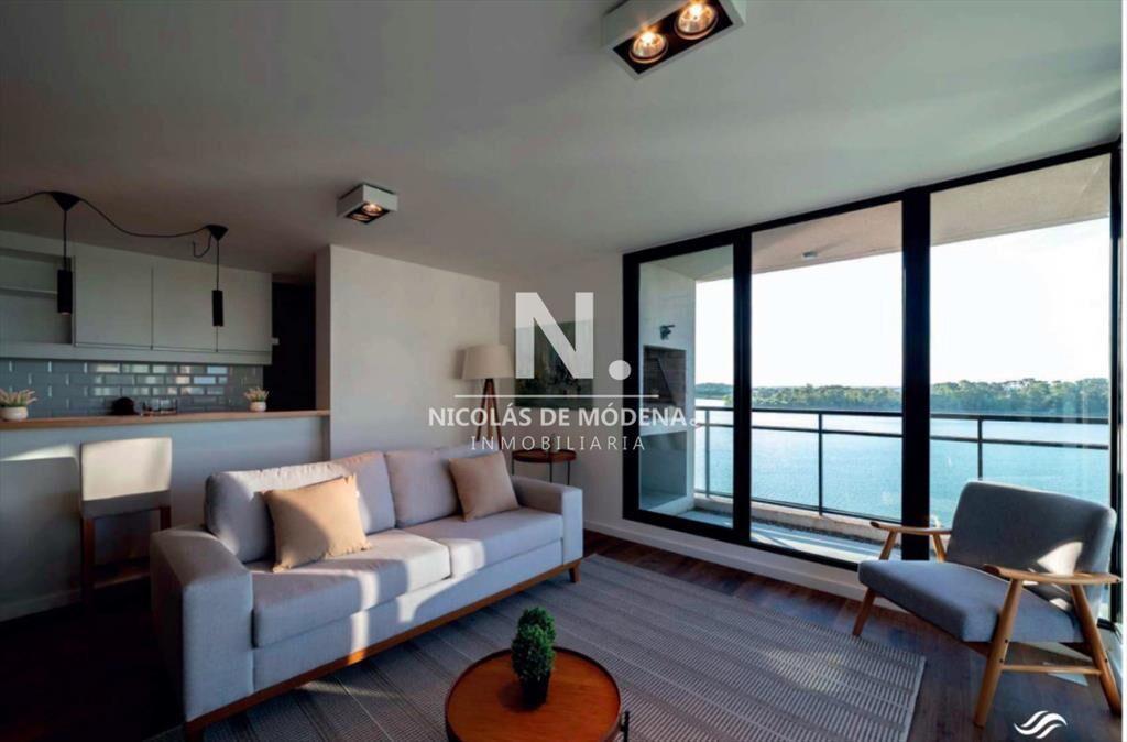 Venta Apartamento de 3 Dormitorios Con Vista al lago En Lag