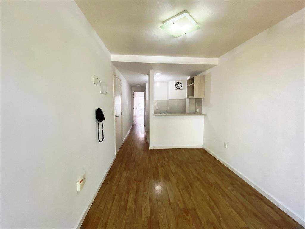 Alquiler - Apartamento al frente con un dormitorio en Cordón