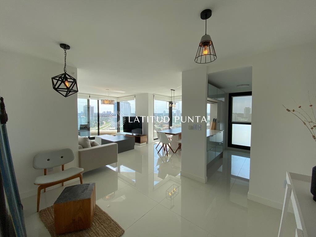 Artower, piso alto con muy linda vista, tres suites