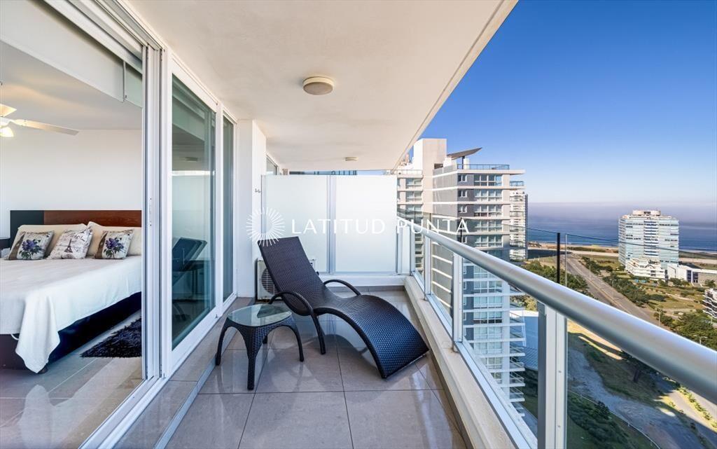 Piso alto en One, 3 suites más dependencia