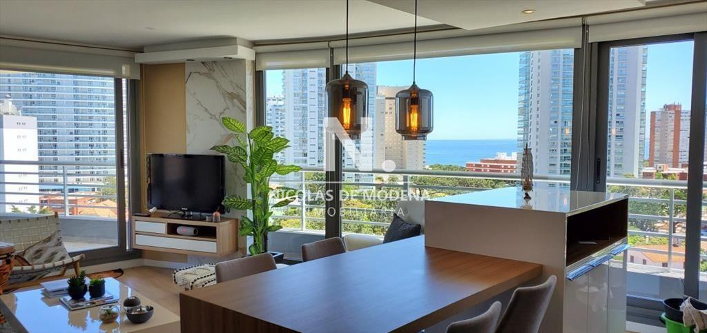 Vende apartamento esquinero con vista al mar de 2