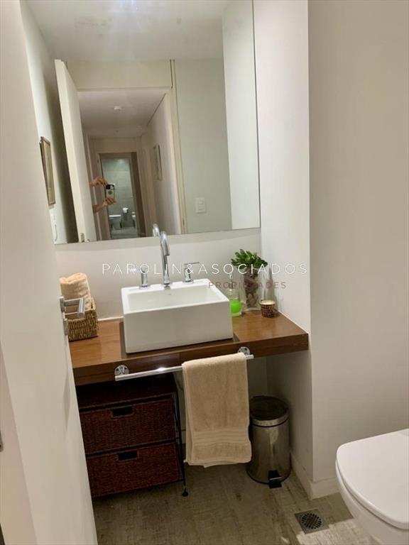 Apartamento en venta de tres dormitorios frente