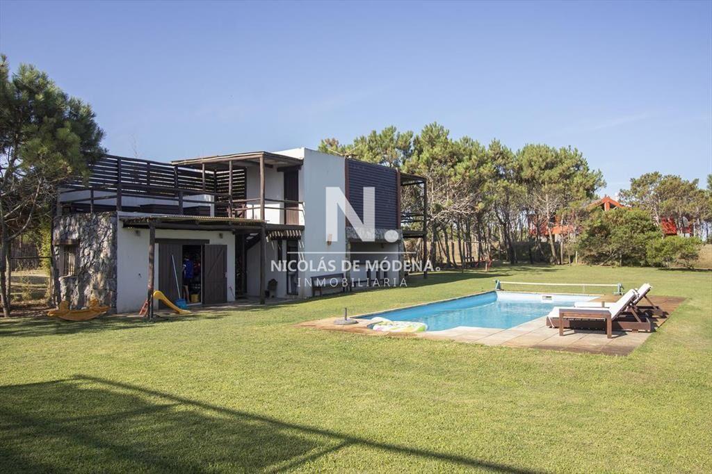Casa con piscina y gran terreno