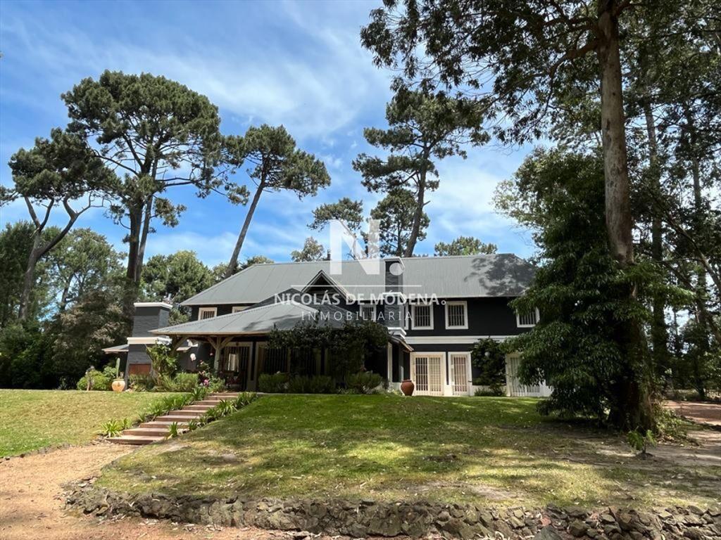Vende casa de 4 dormitorios en Pinares, Punta del