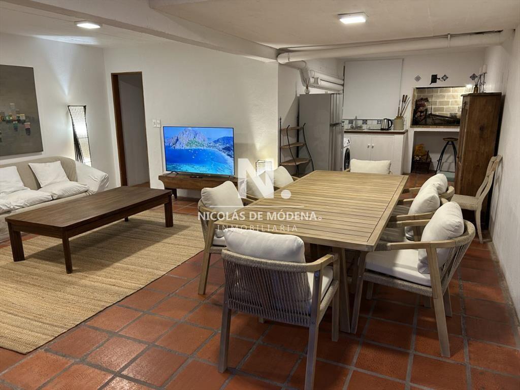 Apartamento de 3 dormitorios en Punta del Este en venta.
