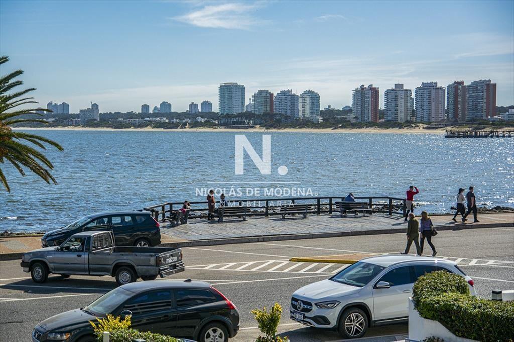 Departamento de 4 dormitorios en venta, con vista